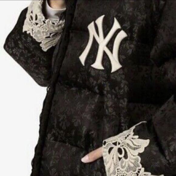 GUCCI NWT Women's NY Yankees Jacquard Lace Trim Long Puffer Coat Black Size L - Picture 16 of 16